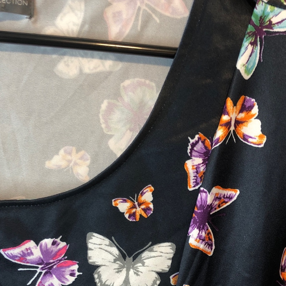 Elegant Butterfly Print Women's Blouse - Picture 4 of 5
